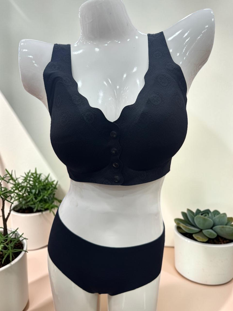 Seamless Front-Buttons Bra Set.
