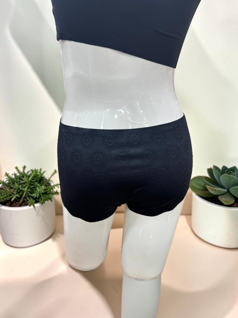 Seamless Front-Buttons Bra Set.