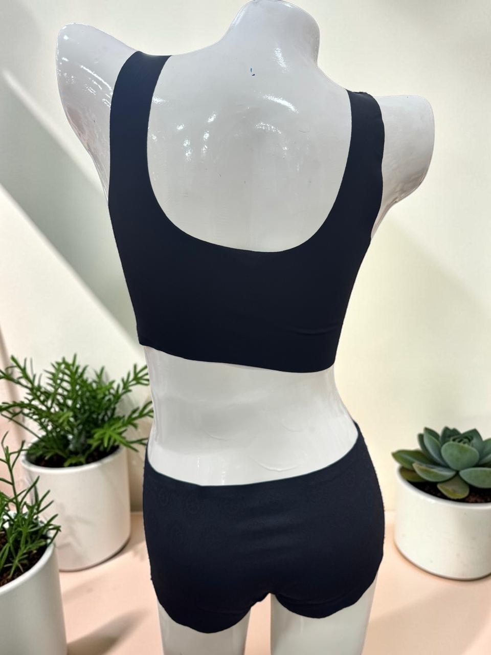 Seamless Front-Buttons Bra Set.